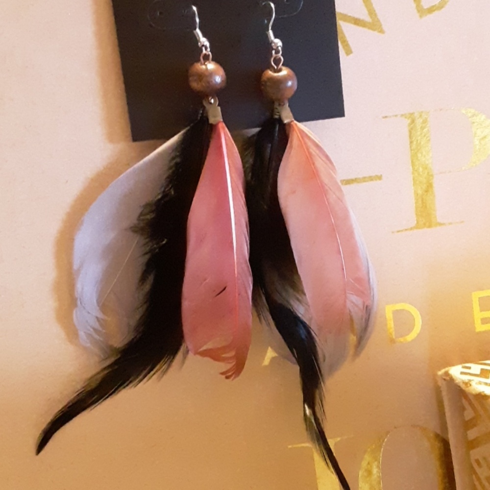 NWOT Handmade feather earrings